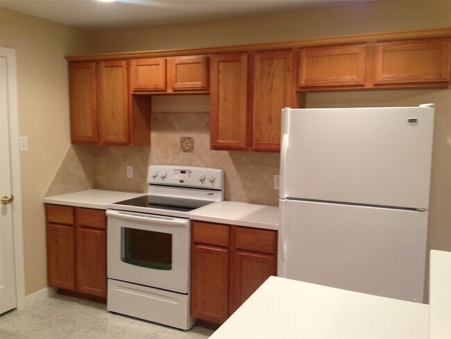 Building Photo - 9110 Prairie Trails Dr