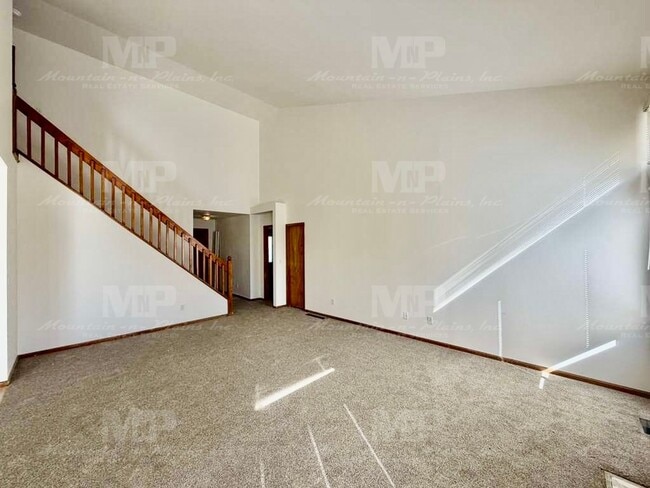 Building Photo - 4400 Vista Dr