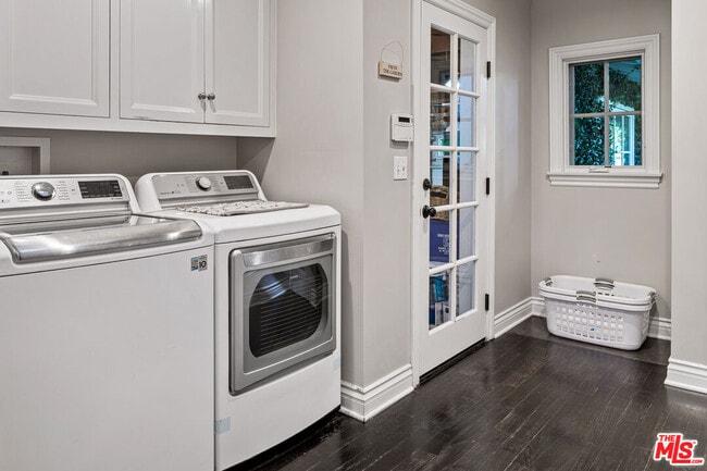 Building Photo - 4537 Agnes Ave