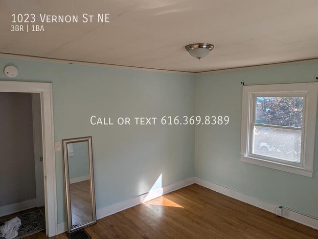 Building Photo - 1023 Vernon St NE