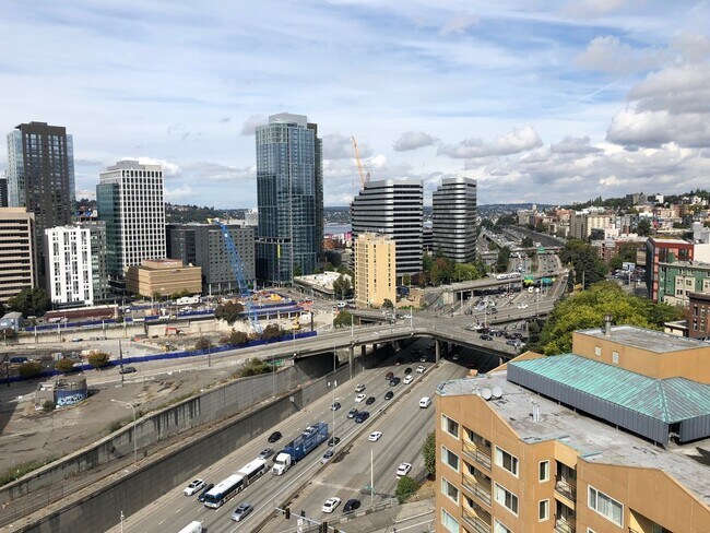 Building Photo - 1400 Hubbell Pl