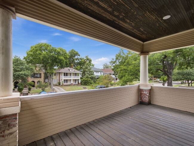 Building Photo - "Elegant 4-Bedroom 2.5-Bath Victorian Charm Meets Modern Luxury!"