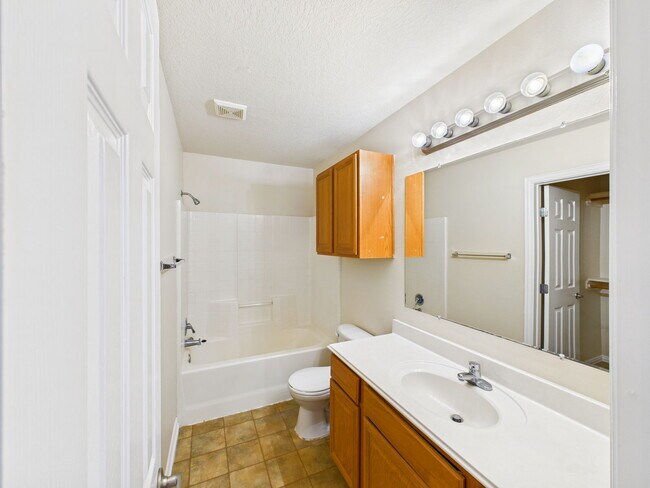 Building Photo - 1001 Krenek Tap Rd