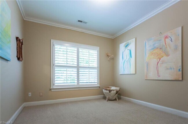 Building Photo - Spacious 4 Bedroom in Lake Jeanette - Larg...
