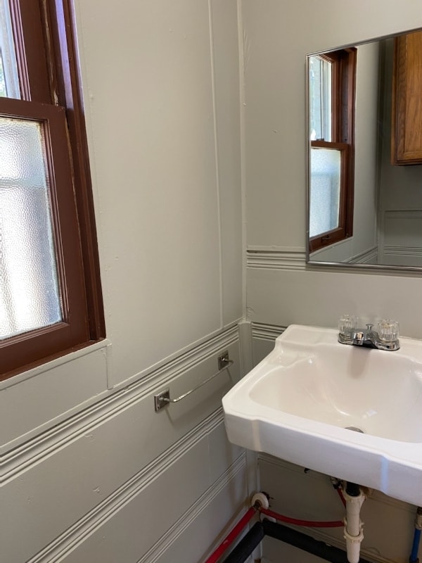 Building Photo - 8036 Lake Shore Dr