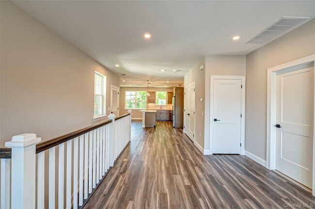 Building Photo - 1 Conklin St