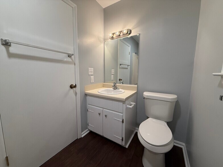 Bathroom - 908 S Lexington Ave