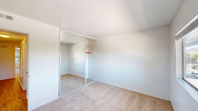 Building Photo - 827 Las Gallinas Ave