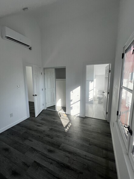 Building Photo - 1511 W 28th St