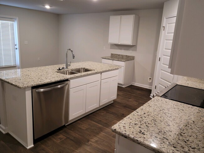 Building Photo - 10558 Ruffian Rte