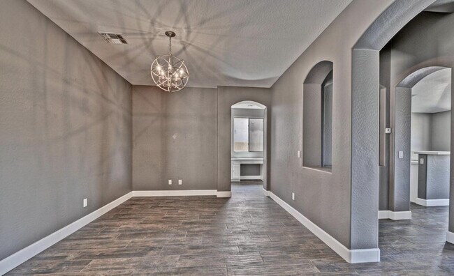 Building Photo - 14284 W Woodbridge Ave