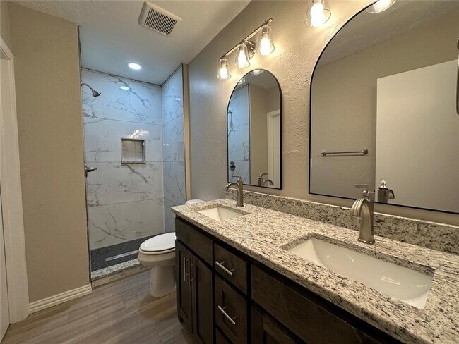 Building Photo - 1626 W Boyd St