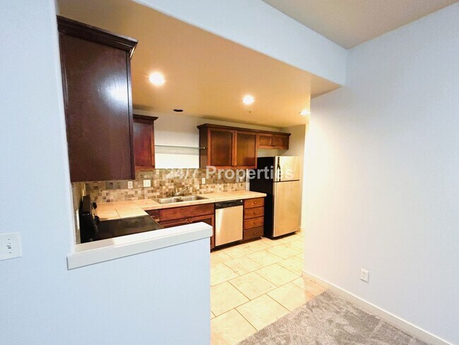 Building Photo - Updated 2 BD | 1 BA Condo with Amenities - Arbor Crossing