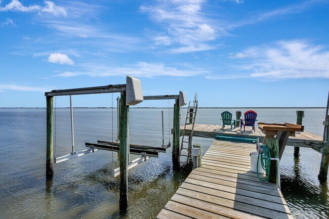 Building Photo - 7501 S Indian River Dr