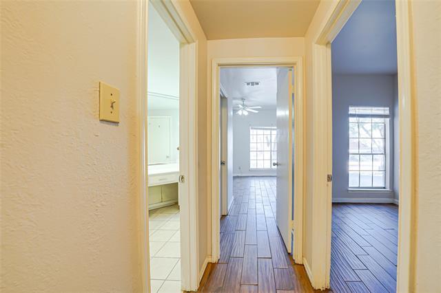 Building Photo - 3550 Country Square Dr