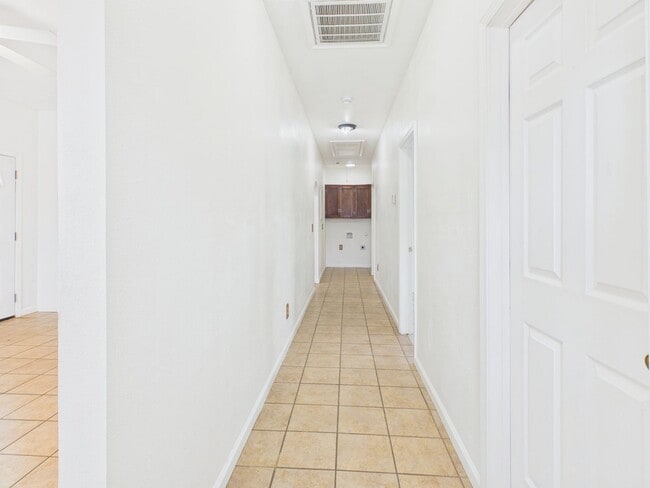 Building Photo - Nice 3 bedroom Duplex Rental