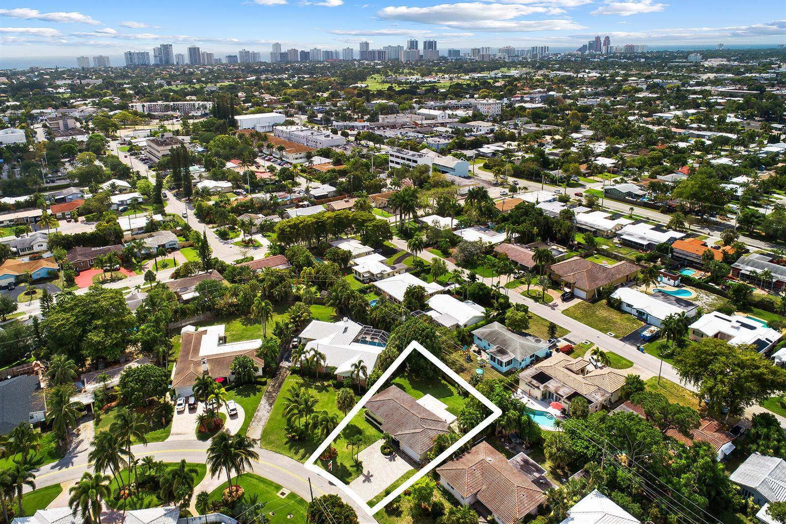 Building Photo - 1754 NE 47th St