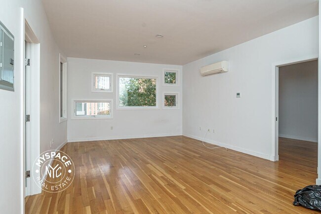 Building Photo - 474 Grand Ave