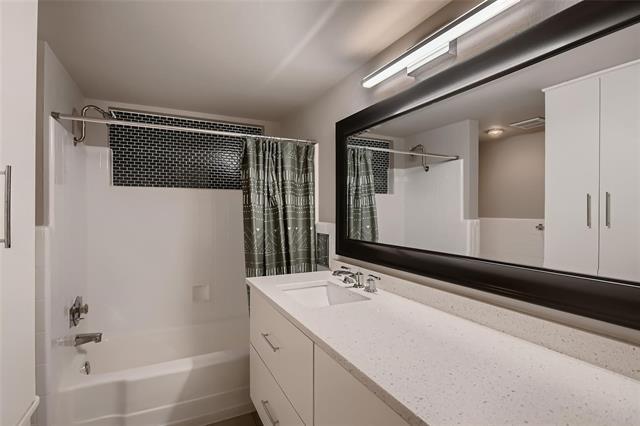 Building Photo - 221 Lakeridge Dr