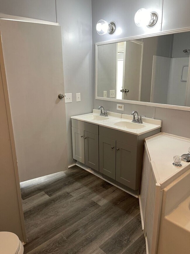 Building Photo - Renovated Home