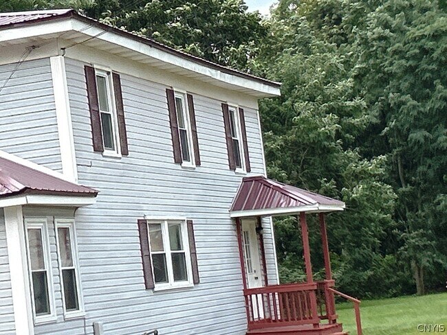 Building Photo - 335 Church St