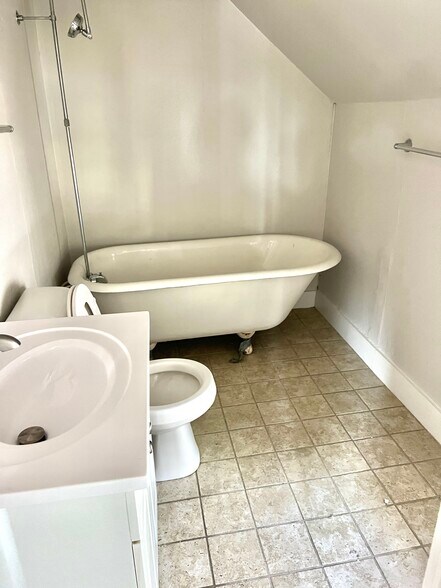 Building Photo - 1416 Lincoln Ave