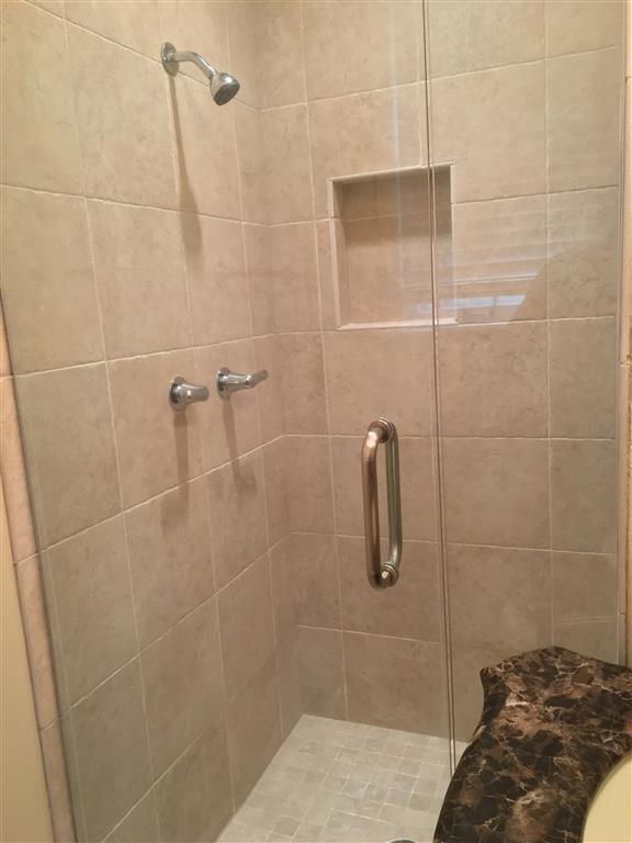 Building Photo - 3BR/2BA Gorgeous East Memphis Home. Gate Entry Driveway and ALL Lawn Maintenance is included! Pet...