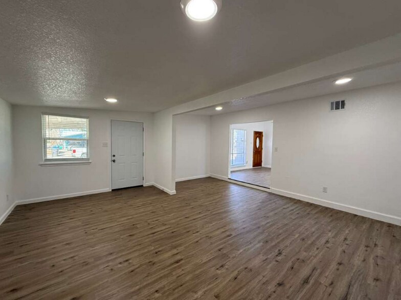 Building Photo - 2934 Hatton St