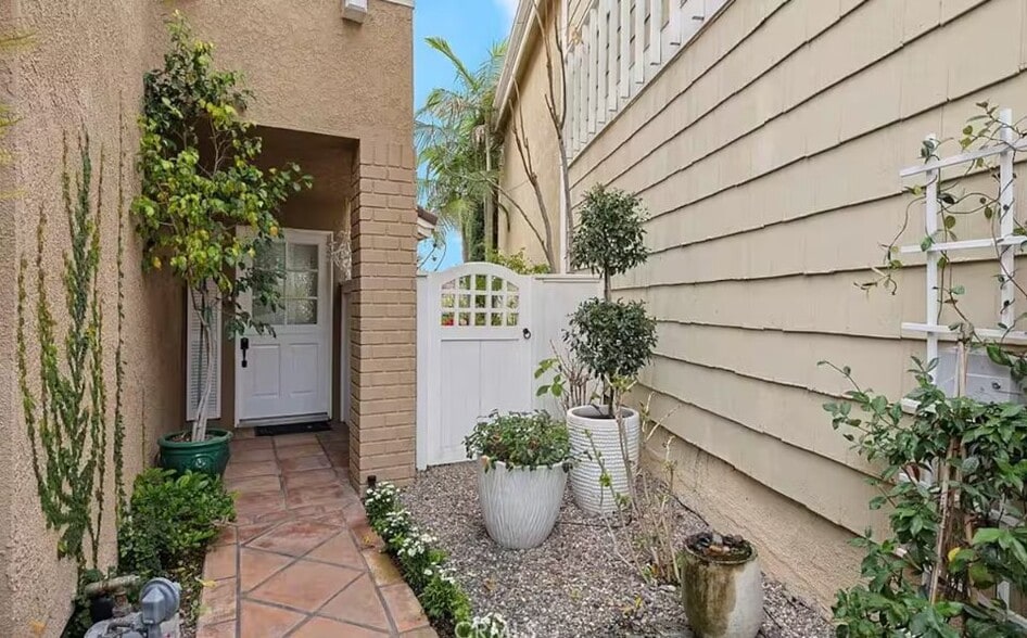 Building Photo - 21 Encinitas Ct