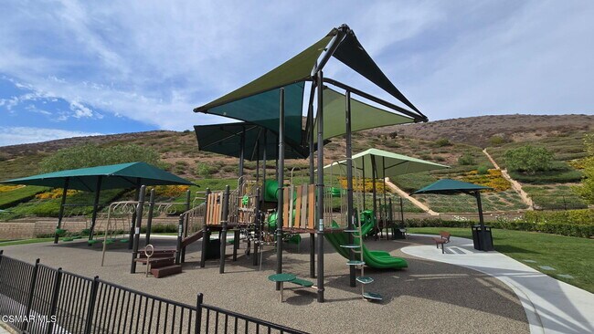 Building Photo - 3044 Ferncrest Pl