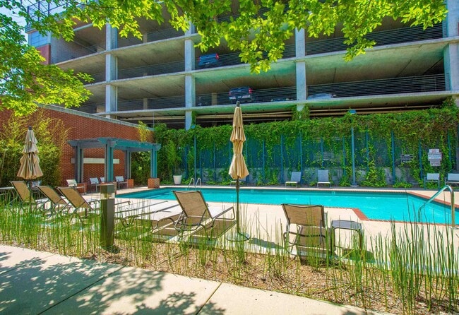 Building Photo - 315 Rock St