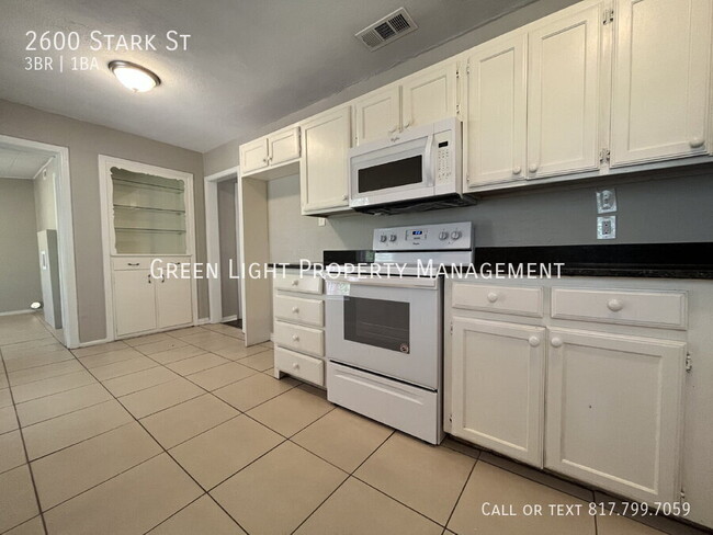 Building Photo - 2600 Stark St