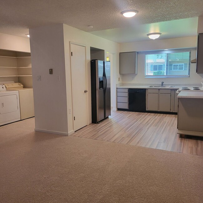 Primary Photo - Nice Smithridge condo