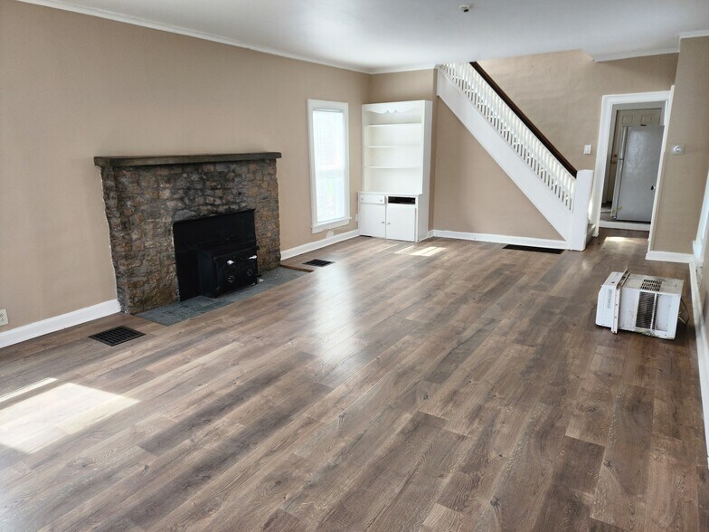 Building Photo - 281 S Powell Ave