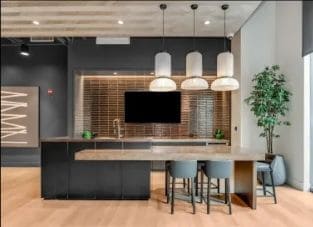 Building Photo - 350 N Canal St