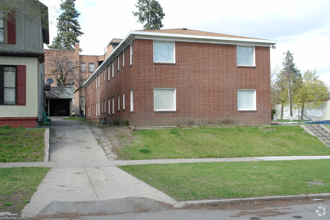 Building Photo - Elm Apartments in Browne's Addition!