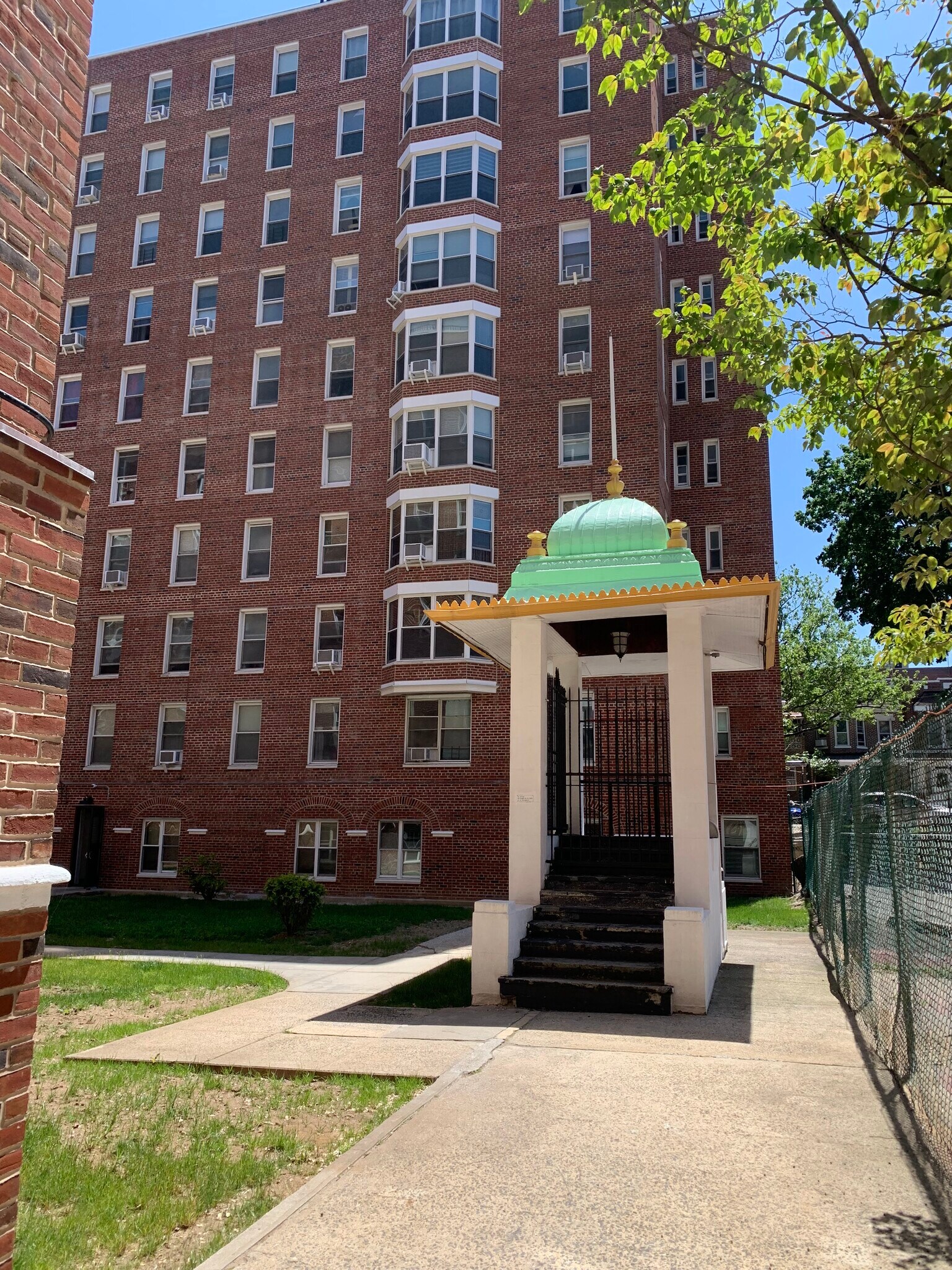 Building Photo - 160 72nd St