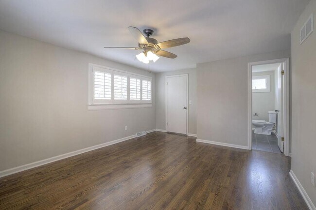 Building Photo - 10530 W 92nd Pl