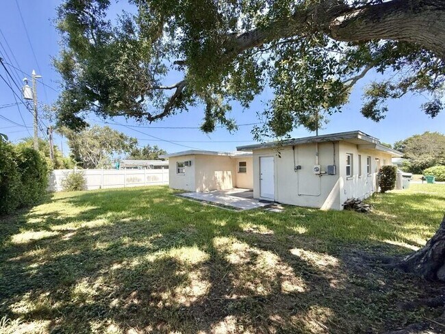Building Photo - 14218 Sharon Dr