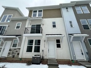 Building Photo - 1069 S 2560 E
