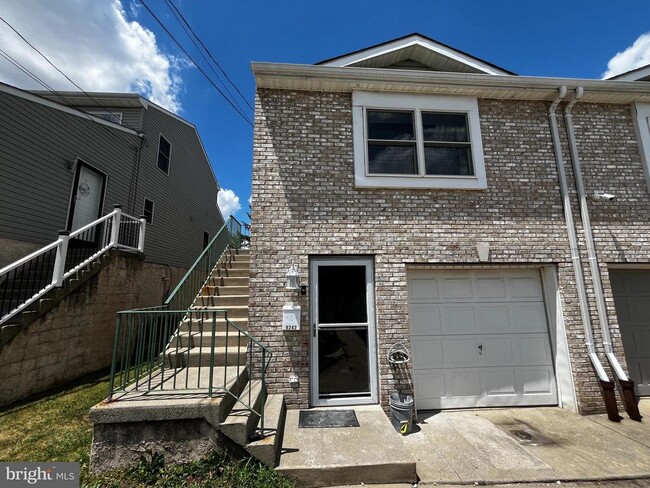 Building Photo - 9242 Cambridge St