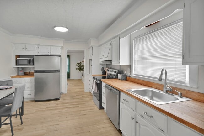 Building Photo - 812 E Olmstead Ave