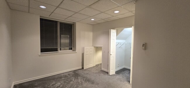 Building Photo - 5106 Green Lake Way N