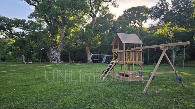 Building Photo - 10305 E Oak Creek Valley Dr