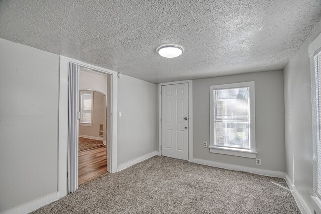 Building Photo - Affordable Campus Rental Home