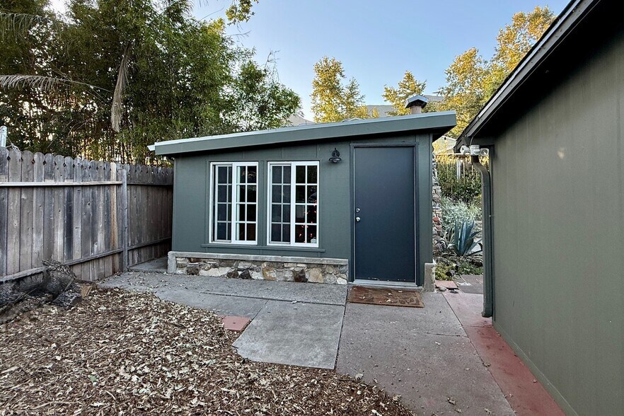 Building Photo - 408 Franklin Dr