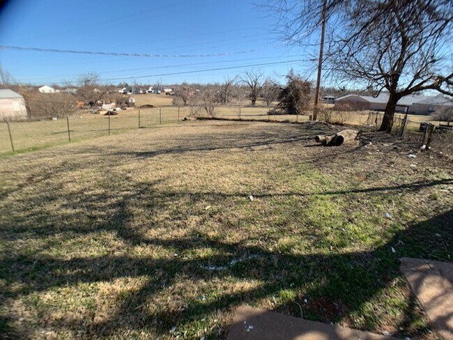 Building Photo - 3 Bed Home
