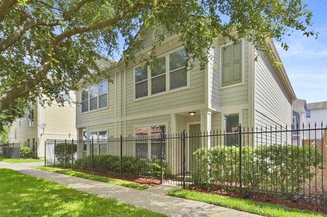 Building Photo - 2711 Polk St
