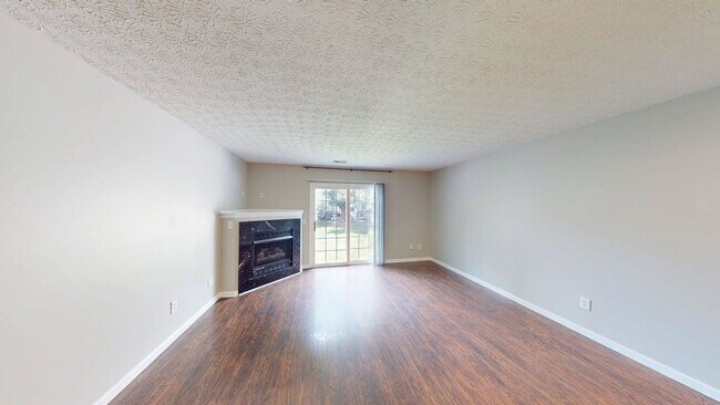 Building Photo - 6752 Lagrange Dr