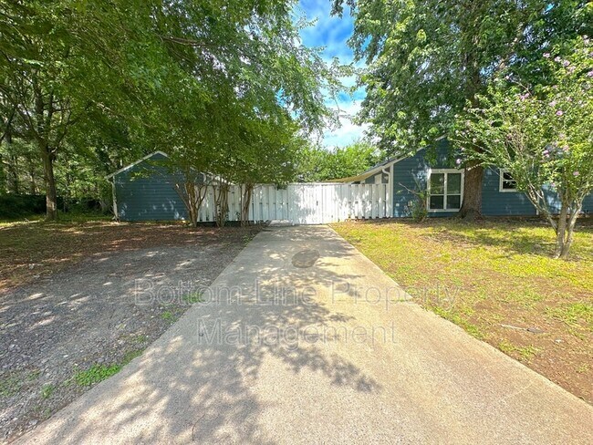 Building Photo - 11824 Larkridge Ct